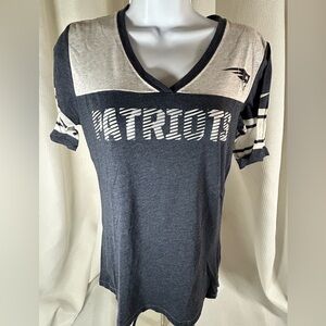 NFL team apparel patriots short sleeve V-neck, gray light gray women’s